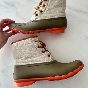Sperry women’s duck boots. Size 9. Worn 4 times. Still great condition.